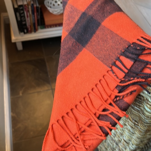 Beautiful Burberry Cashmere Scarf - Picture 13 of 13